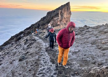 Hiking-up-Mount-Meru-2